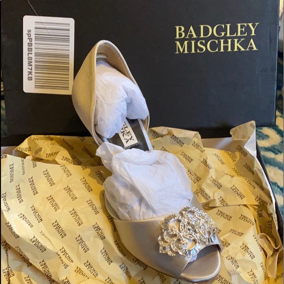 Badgley Mischka Shoes - Badgley Mischka Embellished Wedding shoes sz 6 NEW